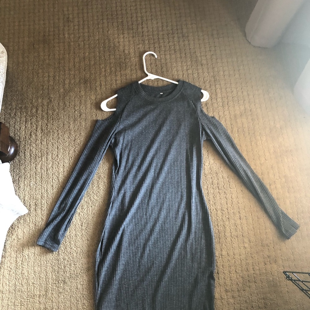 🎆 cold shoulder dress